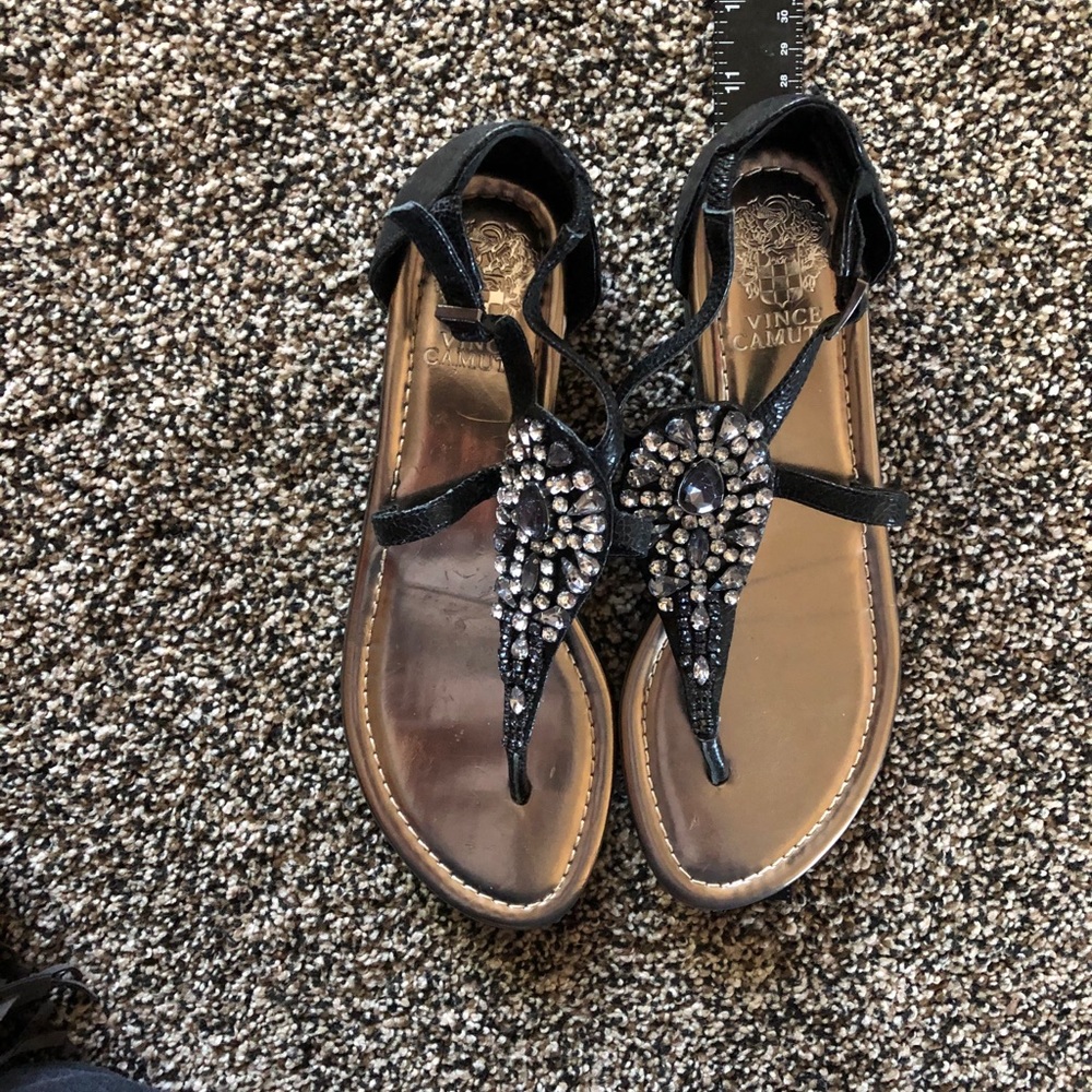 8 1/2 M. Sandal. “Vince Camuto”